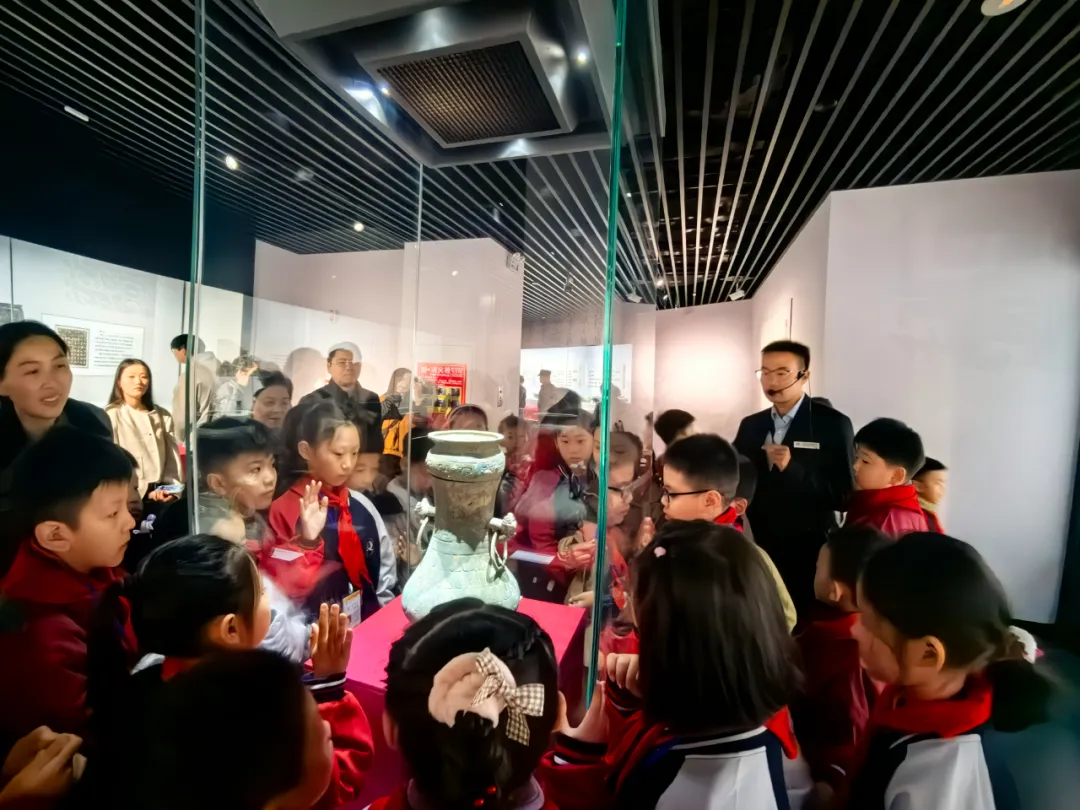 探秘蔡國六百年，觸摸天中古文明 ——駐馬店市博物館“天中晚報小記者”觀展尋寶系列活動進(jìn)行時