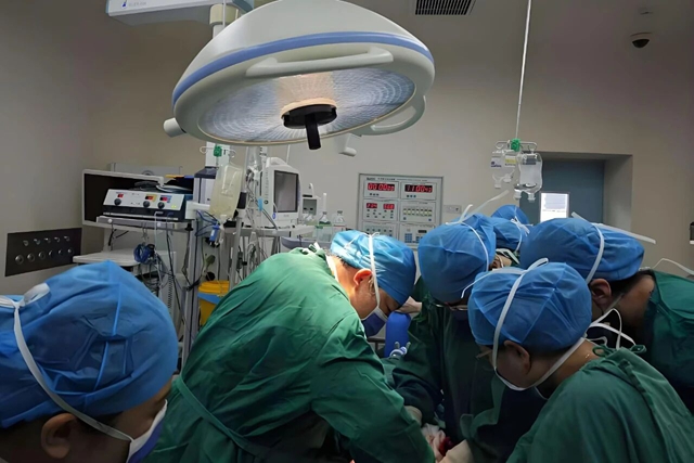 駐馬店市第一人民醫(yī)院多學(xué)科協(xié)作成功救治兇險(xiǎn)性前置胎盤產(chǎn)婦，實(shí)現(xiàn)“保母嬰、護(hù)子宮”生命奇跡