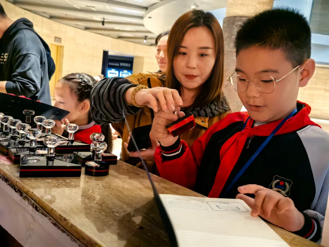 探秘蔡國六百年，觸摸天中古文明 ——駐馬店市博物館“天中晚報小記者”觀展尋寶系列活動進(jìn)行時