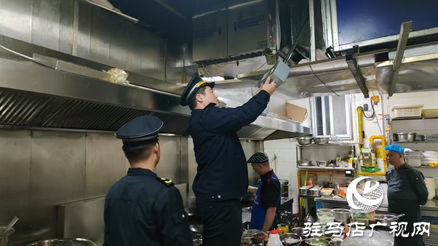  示范區(qū)城管局扎實(shí)開(kāi)展餐飲油煙專(zhuān)項(xiàng)治理行動(dòng)