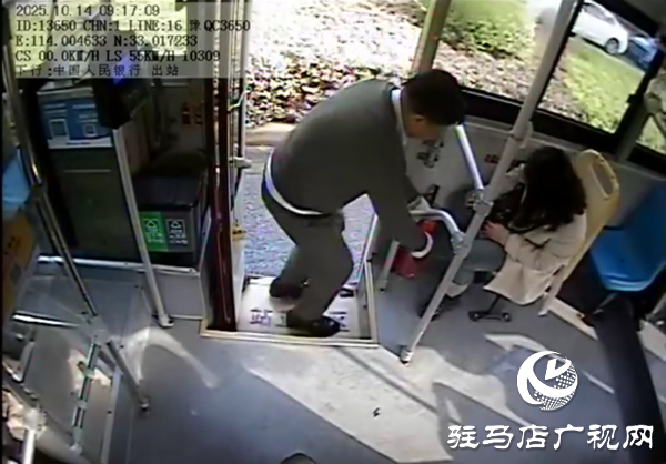 駐馬店：公交司機(jī)聯(lián)手撲滅自燃車(chē) 日常應(yīng)急演練顯實(shí)效??