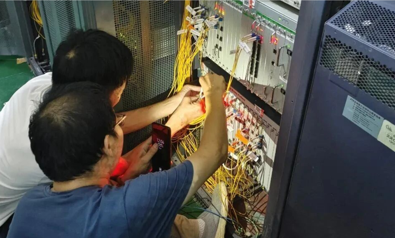 駐馬店聯(lián)通泌陽縣分公司創(chuàng)新開展設(shè)備豎裝改造(圖文)