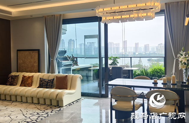 駐馬店媒體團(tuán)赴南陽考察鑫聯(lián)置業(yè) 為即將入市的鑫匯云墅“尋跡品質(zhì)”?