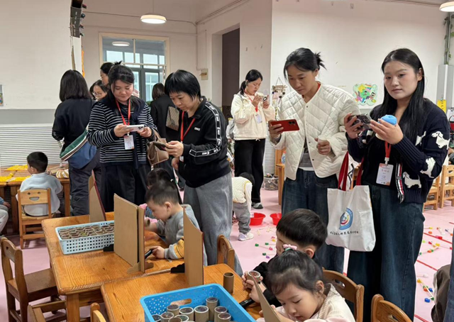 全省農(nóng)村校園長(zhǎng)研修活動(dòng)在駐馬店市實(shí)驗(yàn)幼兒園舉行??