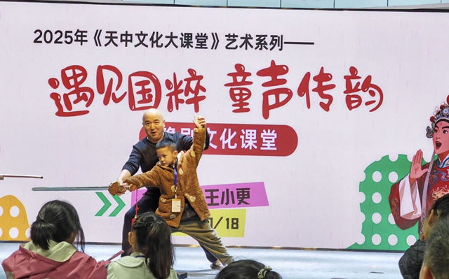 駐馬店：豫劇專場走進(jìn)校園 童心體驗國粹魅力??