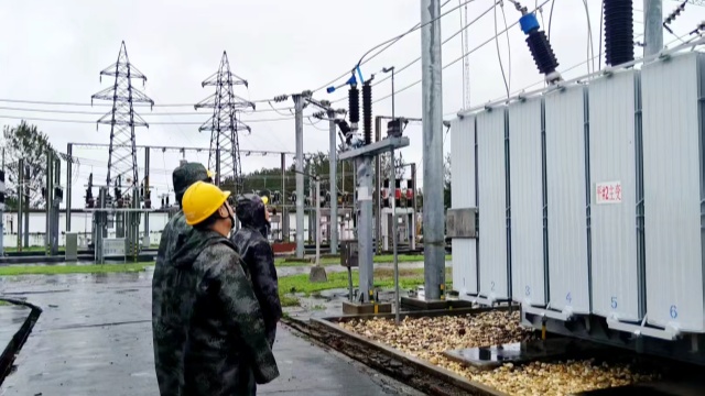 國網平輿縣供電公司：冒雨特巡 確保電網安全穩(wěn)定運行