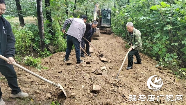 泌陽縣付莊鄉(xiāng)：搶修田間路 護航秋收工作