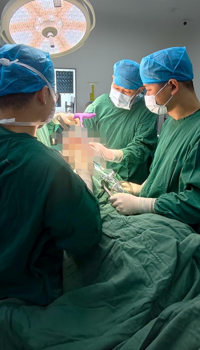 六旬老人膝關(guān)節(jié)“修一半”，術(shù)后兩天重新行走——駐馬店市第一人民醫(yī)院單髁置換術(shù)解決老人多年頑疾