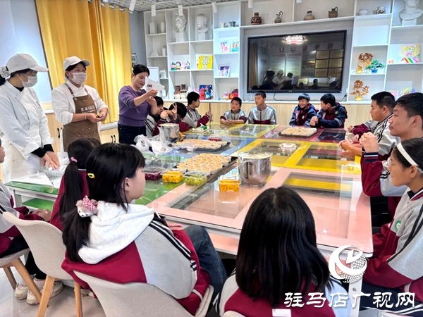 米亞烘焙蛋糕店走進(jìn)平輿縣特殊教育學(xué)校開(kāi)展愛(ài)心捐贈(zèng)與烘焙教學(xué)活動(dòng)