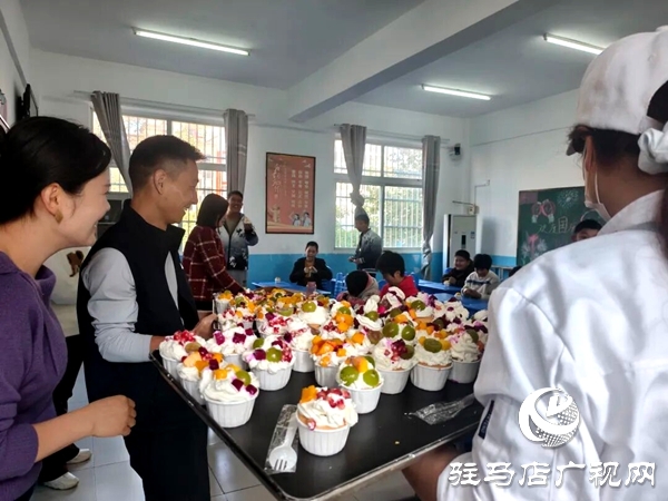 米亞烘焙蛋糕店走進(jìn)平輿縣特殊教育學(xué)校開(kāi)展愛(ài)心捐贈(zèng)與烘焙教學(xué)活動(dòng)