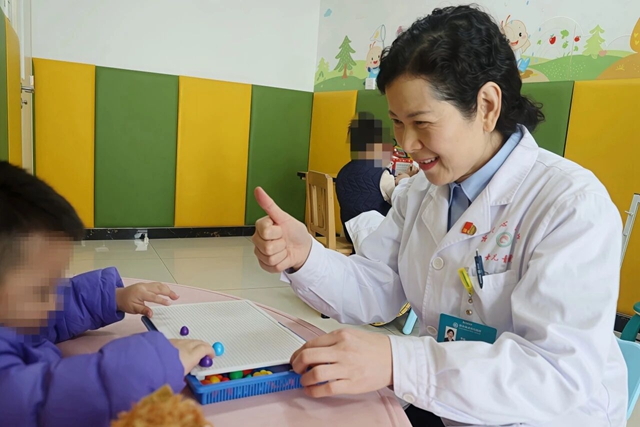 袁俊梅醫(yī)生：用愛與專業(yè)守護(hù)“折翼天使”康復(fù)路