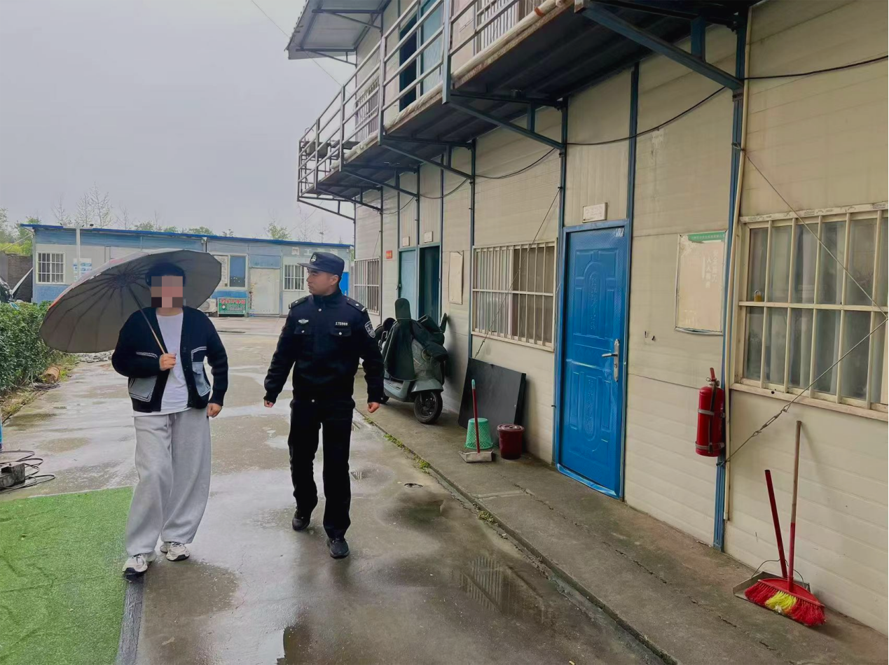 駐馬店市公安局示范區(qū)分局護(hù)航工地建設(shè)安全