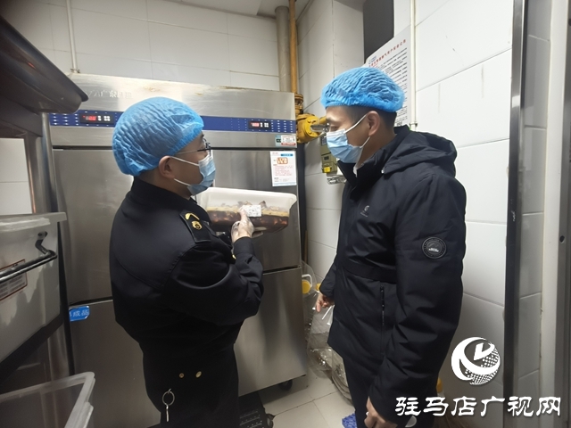 守護師生“舌尖安全”：駐馬店市市場監(jiān)管局開發(fā)區(qū)分局突擊“回頭看”校園食堂
