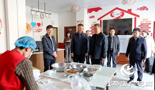  平輿縣政協(xié)組織專題視察組圍繞“完善城鎮(zhèn)困難職工解困脫困救助體系建設(shè)”主題開展實(shí)地視察