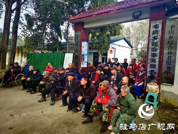 平輿縣文化館重陽節(jié)前夕走進(jìn)辛店鄉(xiāng)敬老院開展慰問演出