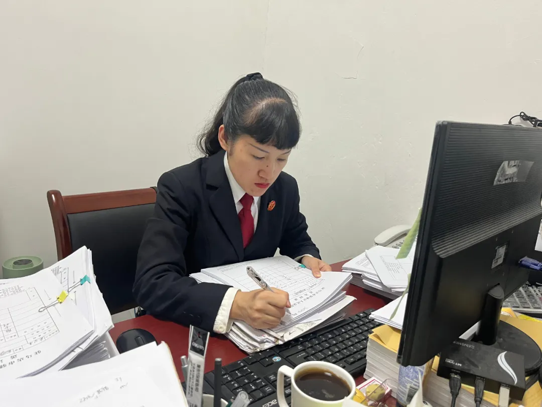 在平凡崗位上守護(hù)司法初心——記驛城區(qū)法院立案庭法官助理張梅杰的一天