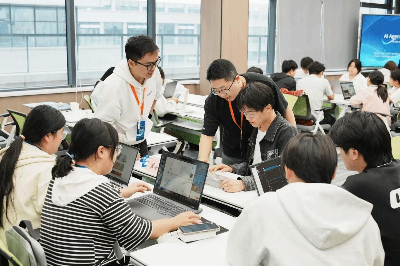  智匯青春AI賦能 實踐筑夢未來發(fā)展: 駐馬店職業(yè)技術學院信息工程學院攜手網(wǎng)易（駐馬店）聯(lián)合創(chuàng)新中心開展AI Agent專題訓練營