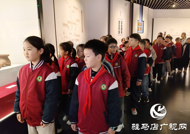 駐馬店經(jīng)濟(jì)開發(fā)區(qū)金雀路小學(xué)開展“探尋蔡國歷史 感受文化魅力”親子主題實踐活動?