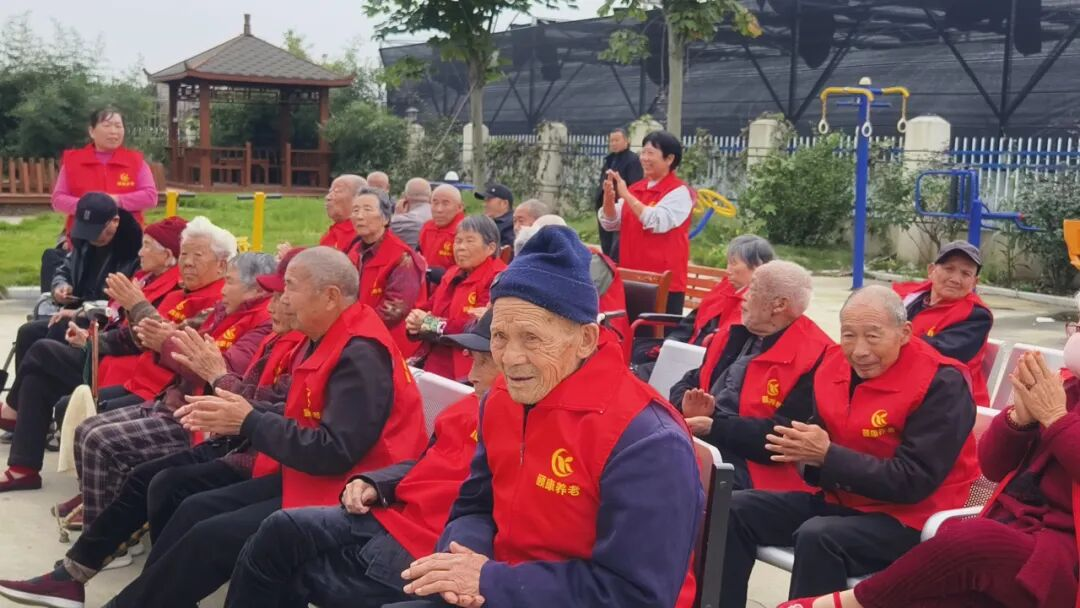 曲劇專場(chǎng)送溫情 敬老愛老暖人心