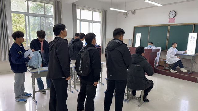 駐馬店市第二中醫(yī)院——健康體檢中心周末赴校服務(wù) 為農(nóng)業(yè)工程職業(yè)學(xué)院學(xué)生健康護航?