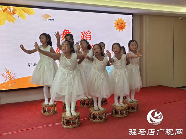 駐馬店市第二十八小學(xué)開展重陽(yáng)節(jié)敬老慰問(wèn)活動(dòng)