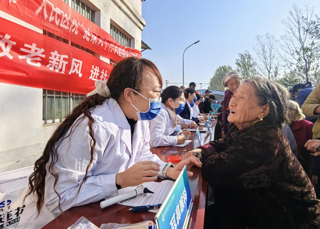 柴坡村重陽餃子宴開席：一碗熱餃暖人心 敬老美德潤?quán)l(xiāng)鄰