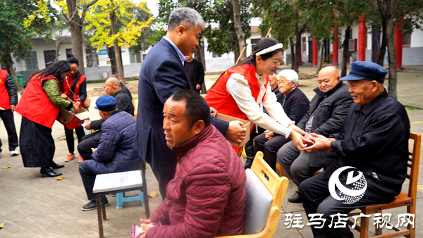 平輿縣身邊好人協(xié)會重陽節(jié)到東皇街道敬老院開展“弘揚敬老美德 情暖重陽佳節(jié)”主題活動