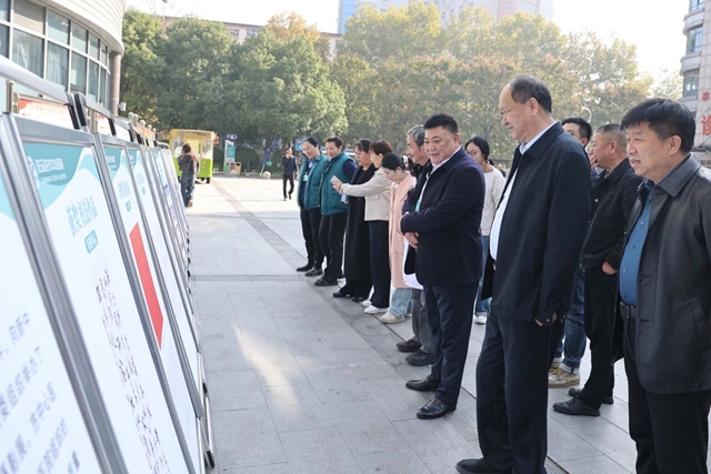 月圓國(guó)泰·醫(yī)心向黨 | 駐馬店市中心醫(yī)院舉辦主題書(shū)畫(huà)攝影展