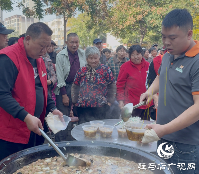 駐馬店:愛(ài)心企業(yè)舉辦重陽(yáng)敬老宴 連續(xù)三天為百名老人送上溫暖午餐??