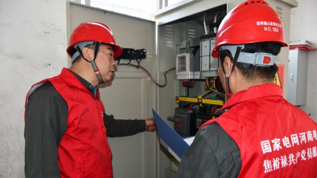 確山縣供電公司:開展&ldquo;秋季安全用電進(jìn)企業(yè)&rdquo;專項(xiàng)服務(wù)