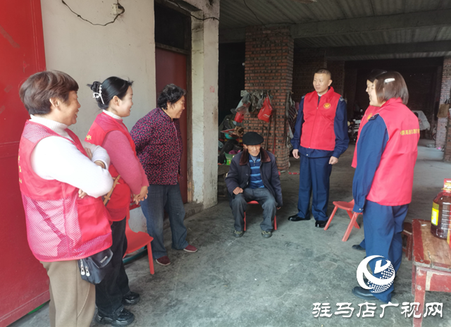 ??駐馬店收費(fèi)站:走訪老黨員 情暖重陽節(jié)