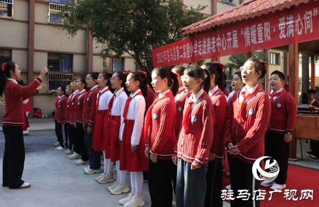 駐馬店第二實驗小學(xué)開展重陽節(jié)敬老活動