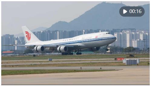 新華社快訊：國(guó)家主席習(xí)近平抵達(dá)韓國(guó)，將出席亞太經(jīng)合組織第三十二次領(lǐng)導(dǎo)人非正式會(huì)議并對(duì)韓國(guó)進(jìn)行國(guó)事訪問(wèn)