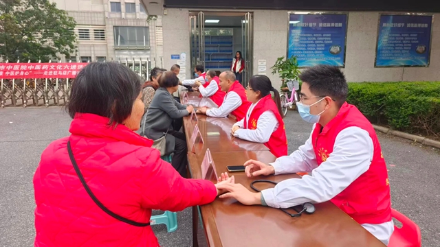 重陽送健康 中醫(yī)護(hù)身心——駐馬店市中醫(yī)院健康科普暨義診活動(dòng)走進(jìn)市廣播電視臺(tái)