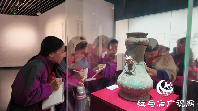 駐馬店市第二十五小學組織學生參觀市博物館“蔡國六百年”專題展廳 