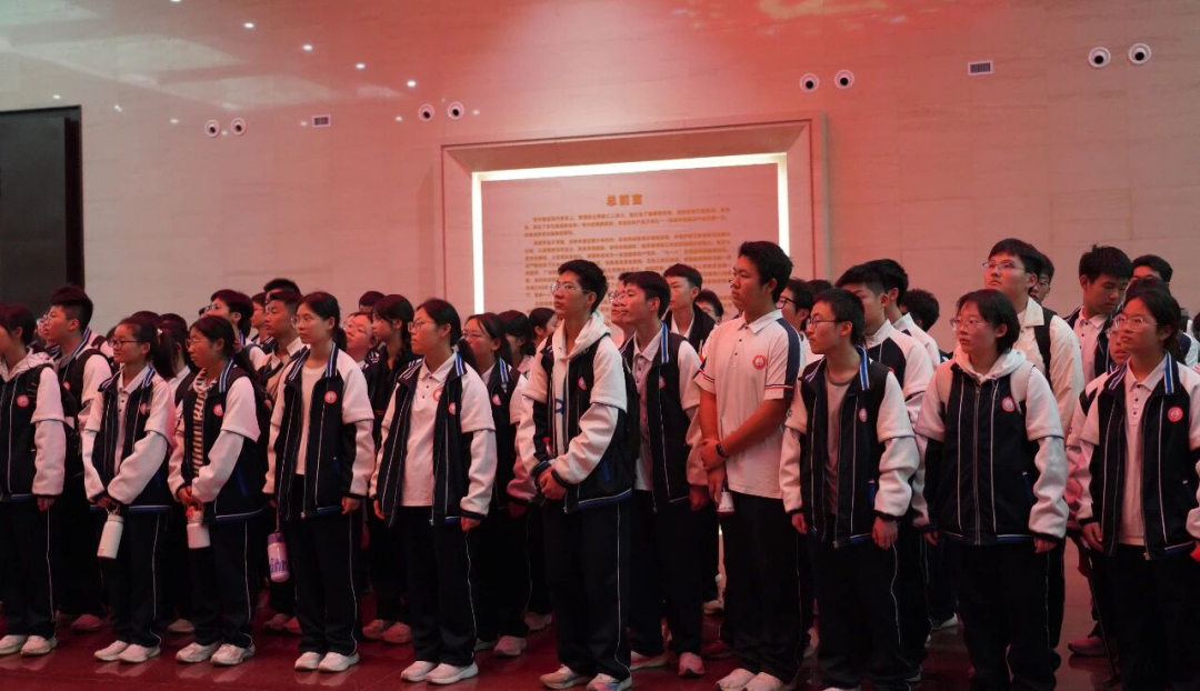 駐馬店市第二高級(jí)中學(xué)這場“行走的思政課”獲贊無數(shù)