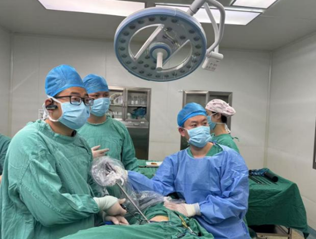 頸腹雙單孔，手術(shù)不開(kāi)胸——駐馬店市中醫(yī)院心胸外科微創(chuàng)技術(shù)實(shí)現(xiàn)新突破