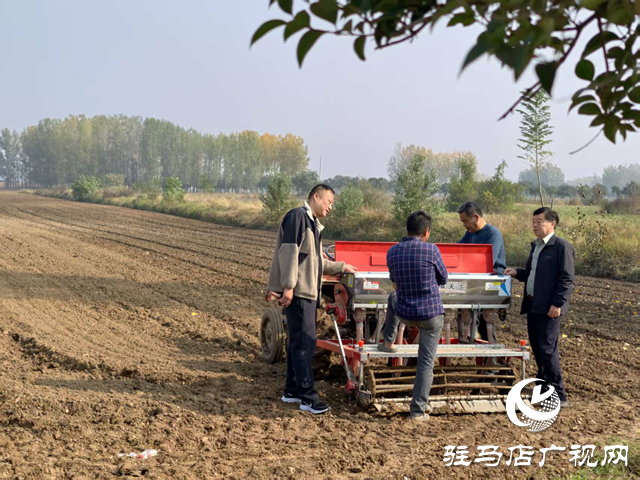 不負(fù)農(nóng)時忙秋播 郭集田間繪新景