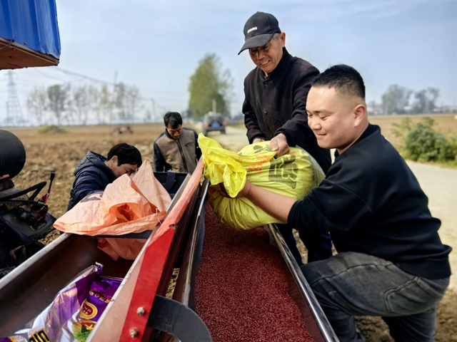 驛城區(qū)水屯鎮(zhèn)：搶抓農(nóng)時(shí)推進(jìn)秋播