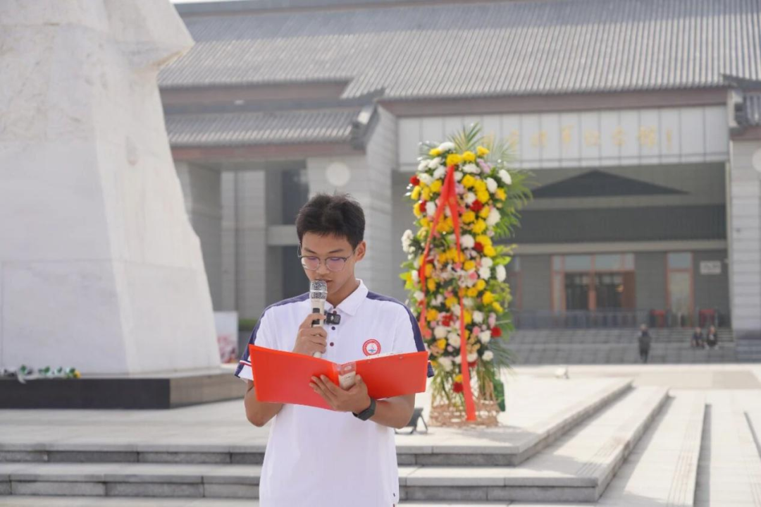 駐馬店市第二高級(jí)中學(xué)這場“行走的思政課”獲贊無數(shù)