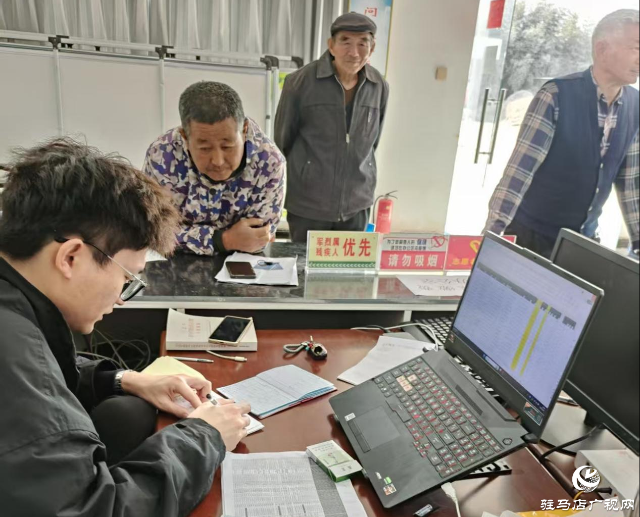 平輿縣萬金店鎮(zhèn)：入戶宣傳解民憂，代繳服務(wù)暖人心