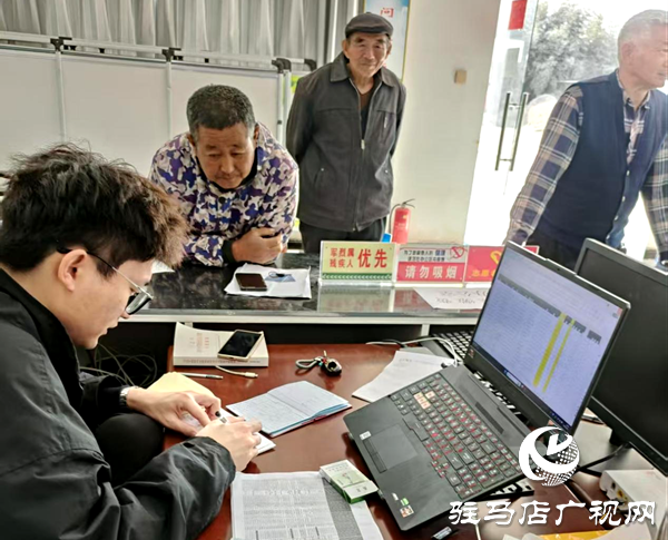 平輿縣萬金店鎮(zhèn)：入戶宣傳解民憂，代繳服務(wù)暖人心