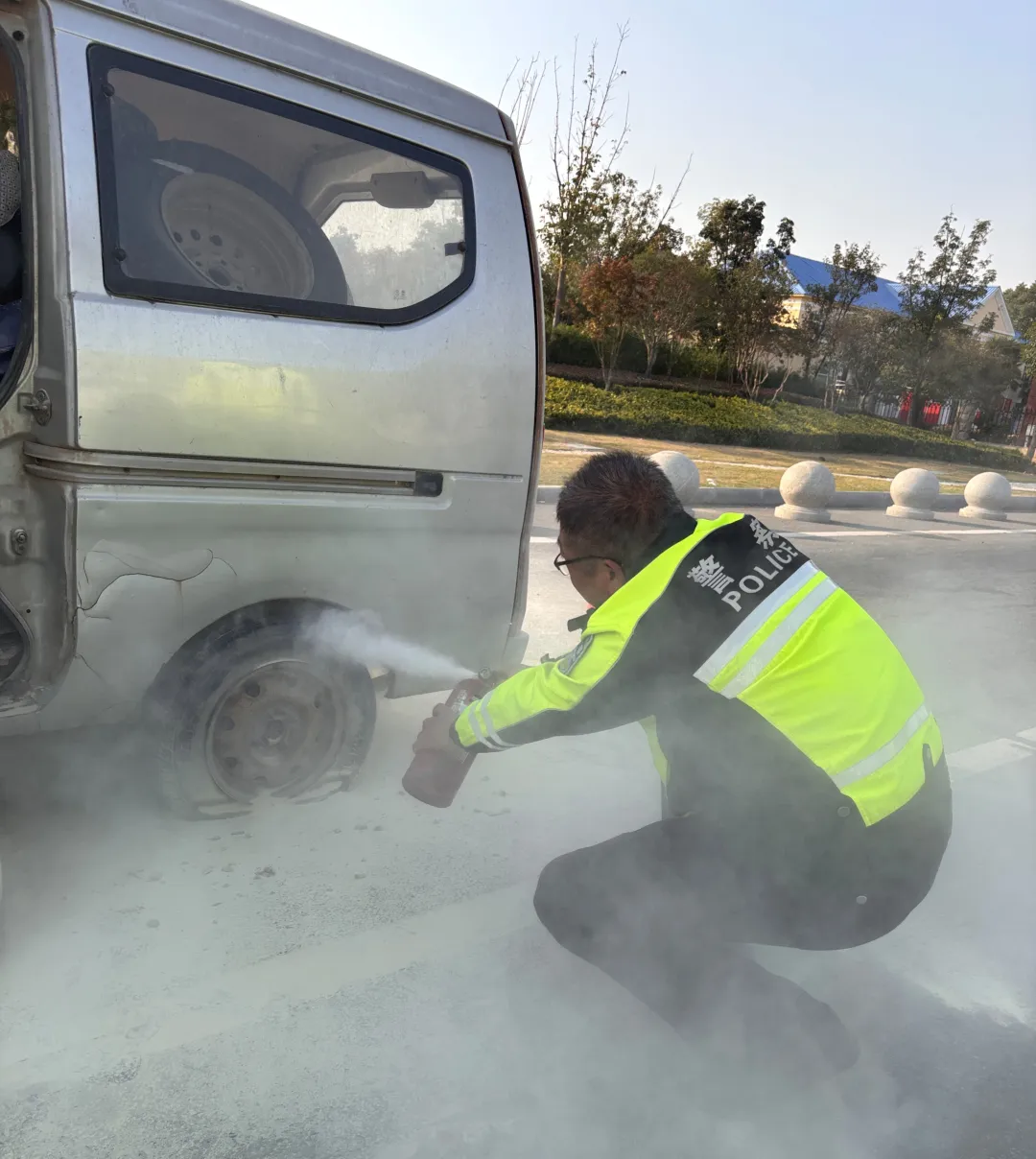 遂平高速驚魂：交警、高速與消防的生死時速救援