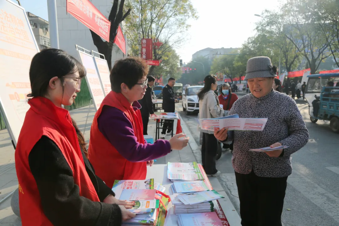 法治護(hù)航平安 普法惠及民生——確山縣人民檢察院開展普法宣傳活動(dòng)