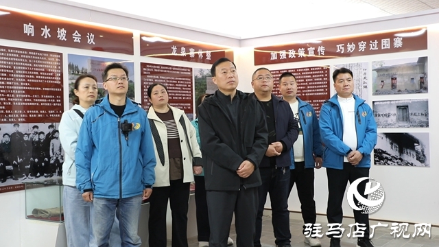 泌陽融媒中心走進王店鎮(zhèn)“芳香小鎮(zhèn)”慶祝第26個記者節(jié)