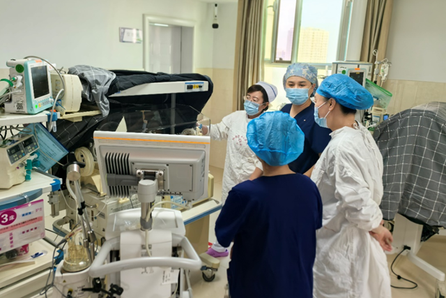 駐馬店市中心醫(yī)院援疆醫(yī)生 守護(hù)邊疆新生兒