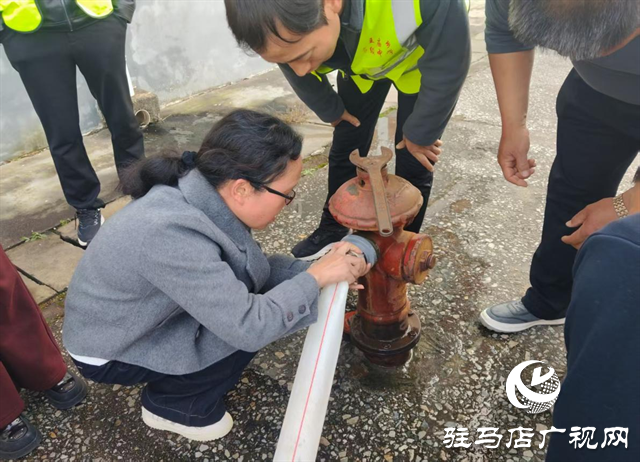  關(guān)王廟中學(xué)消防栓使用培訓(xùn)活動