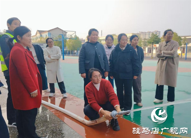  關(guān)王廟中學(xué)消防栓使用培訓(xùn)活動