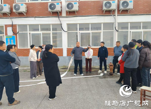  關(guān)王廟中學(xué)消防栓使用培訓(xùn)活動