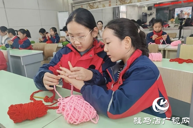 指尖傳承非遺！駐馬店“非遺新芽計(jì)劃”鉤編活動(dòng)走進(jìn)小學(xué)